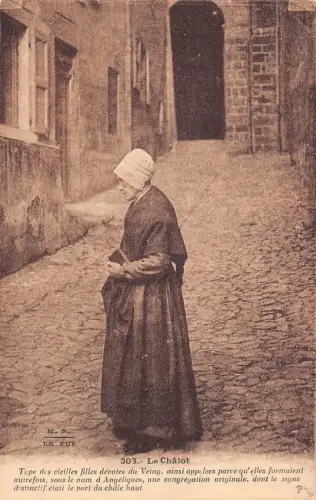 Frankreich Le Chalot Velay ältere Frau in Tracht Vintage Postkarte