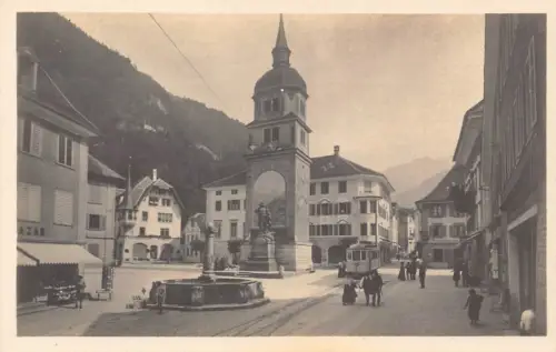 Schweiz Altdorf Dorfplatz mit Teldenkmal Denkmal Tram Vintage Postkarte