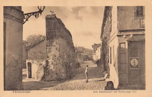 L053 Deutschland Fürstenwalde Alte Stadtmauer am Niederlange Tor Vintage Postkarte