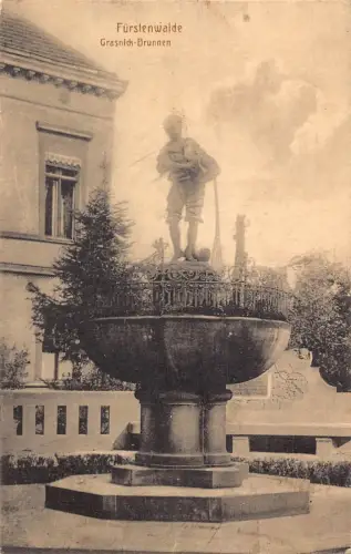 L052 Deutschland Fürstenwalde Grasnick Brunnen Vintage Postkarte