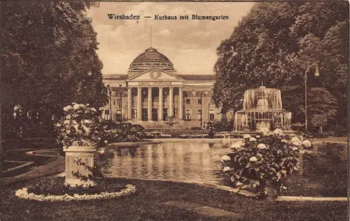 L010 Deutschland 1926 Wiesbaden Kurhaus mit Blumengaien Blumen Vintage Postkarte
