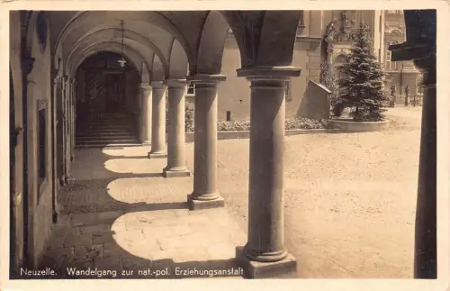 L053 Deutschland Neuzelle Wandelgang Erziehungsanstalt Portikus RPPC Vintage Postkarte