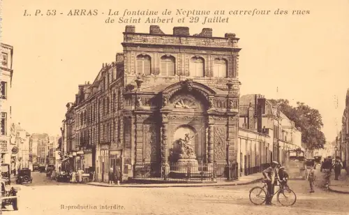 C043 Frankreich Arras La Fontaine de Neptune Vintage Postkarte