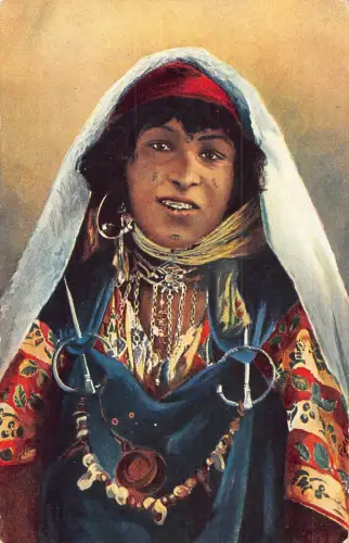 Marokko Ureinwohnerin bedeckt mit Schmuck traditionelle Tracht ethnische Postkarte