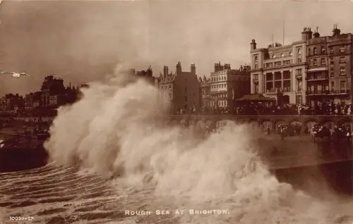 England 1917 Raue See bei Brighton Waves Vintage Postkarte