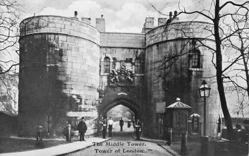 A086 England London The Tower of London Middle Tower Vintage Postkarte