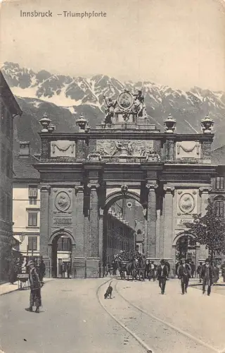 A085 Österreich Innsbruck Triumphpforte Bergtor Kutsche Oldtimer Postkarte
