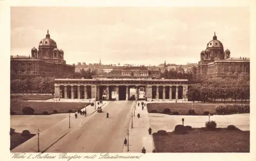 Austria Wien Wien Ausseres Burgtor mit Staatsmuseen Museumstor Postkarte