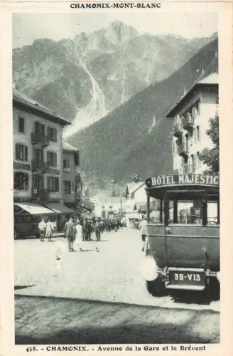 Frankreich Chamonix Avenue de Gare et le Brevent Hotel Auto Hotel Majestic Postkarte