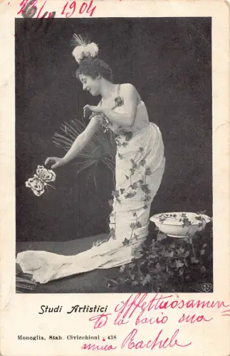 Studi Artistici 1904 Frau weißes Kleid mit Blättern bedeckt Schmetterling Postkarte