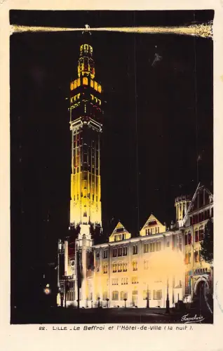 Frankreich Lille Beffroi et l'Hotel de Ville Nachts beleuchtet Vintage Postkarte