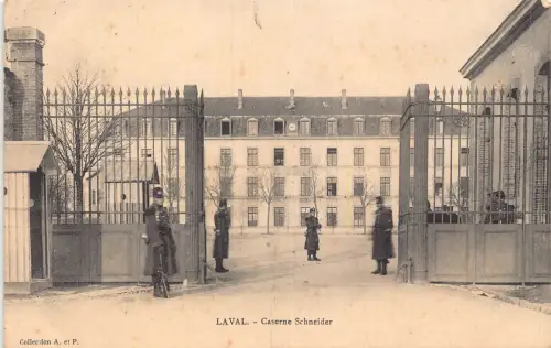 Frankreich Laval Caserne Schneider Kaserne Vintage Postkarte