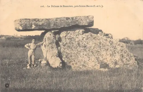 Frankreich 1912 Dolmen de Boumiers pres Sainte Maure Boy Vintage Postkarte