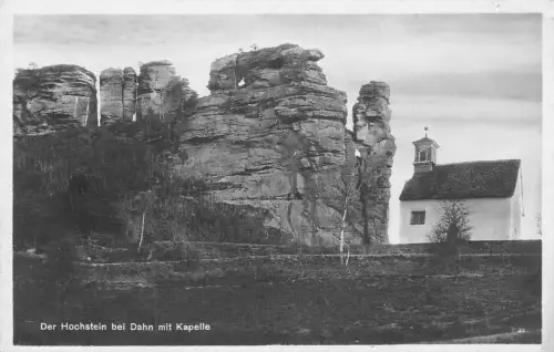 L205 Deutschland Der Hochstein bei Dahn mit Kapelle Kapelle Vintage Postkarte