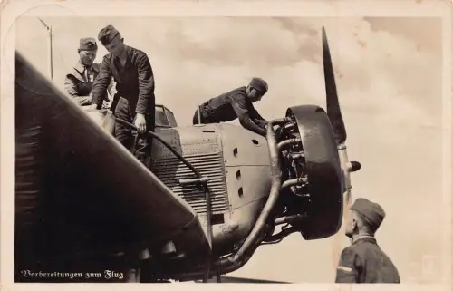 L027 Deutschland 1938 WWII Luftwaffe Vorbereitung auf Flug Echtfoto Vintage Postkarte