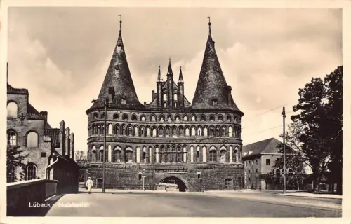 L016 Deutschland Lübecker Holstentor Turmtor RPPC Vintage Postkarte
