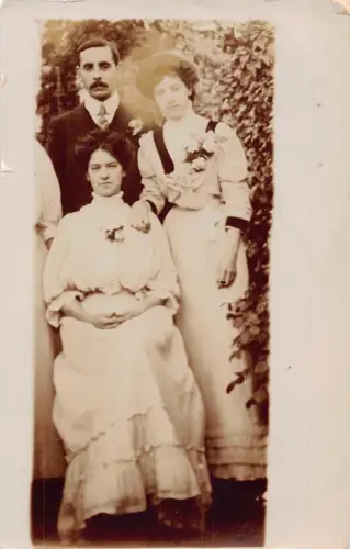 Echt Foto Hochzeit Ehemann und Ehefrau mit Gastrosen Vintage Postkarte