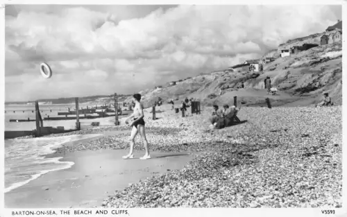 England 1954 Barton-on-sea Beach and Cliffs Swimming Ring Vintage Postkarte