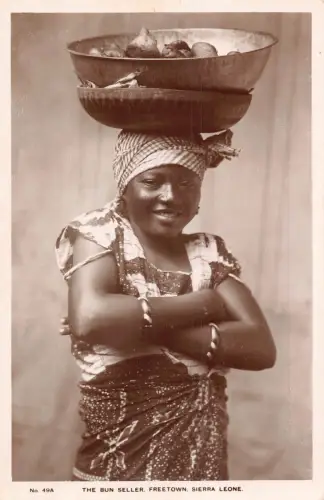 Sierra Leone Freetown der Brötchenverkäufer ethnisch Vintage Echtfoto Postkarte