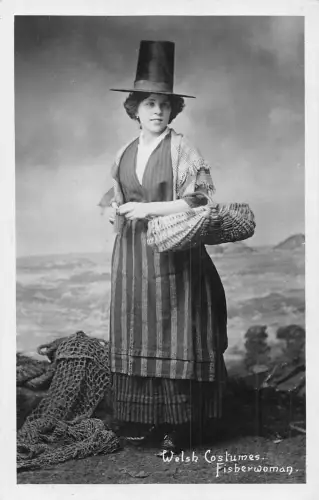 A981 Wales 1909 Welsh Folk Costumes Typen - Fischerin RPPC Postkarte