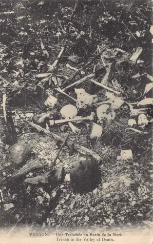 C062 Frankreich Verdun Graben im Tal des Todes Vintage Postkarte