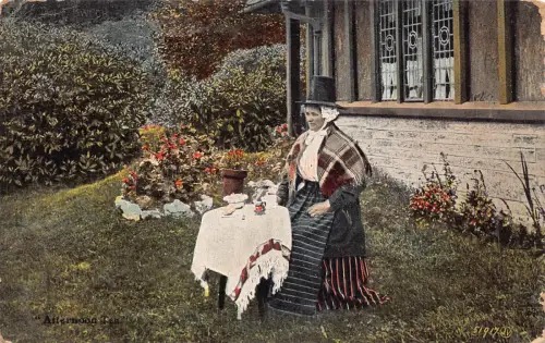 A982 Wales 1909 Frau in traditioneller Volkstracht beim Afternoon Tea Postkarte