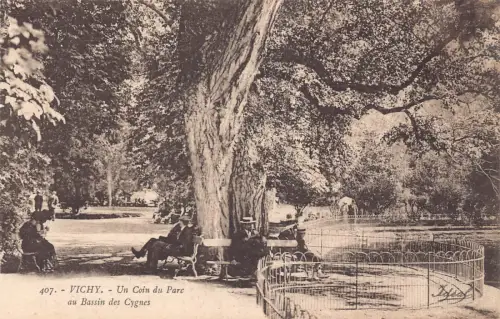 C067 Frankreich Vichy Un Coin du Parc au Bassin des Cygnes Vintage Postkarte