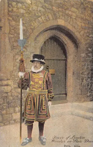 A942 England Tower of London Warder in Stale Dress Guard Vintage Postkarte