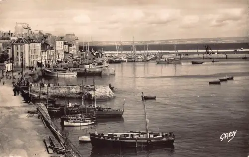 C067 Frankreich Douarnenez vue generale du Port Boats RPPC Vintage Postkarte