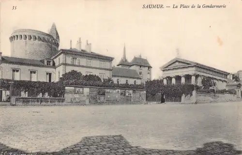 C067 Frankreich Saumur La Place de la Gendarmerie Vintage Postkarte