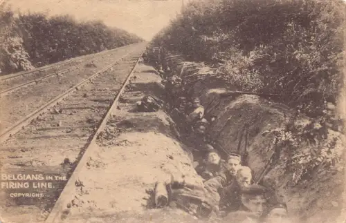 A941 Belgien Belgier in Schusslinie Soldaten in Tranchen Eisenbahn WWI Postkarte