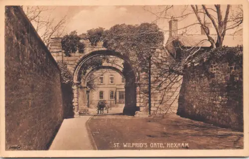 A945 England St Wilfrid's Gate Hexham Vintage Postkarte