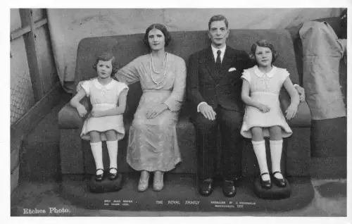 A978 Royal Family King George V and Queen Elizabeth Daughters Clay Postkarte