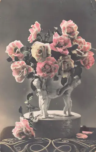 A979 Still Nature Echt Foto Rosen Cherubs Keramik Vase Postkarte