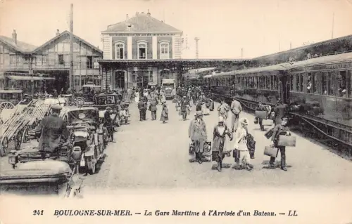 Frankreich Boulogne sur Mer Gare Maritime Bateau Bahnhof Wagen Postkarte B751