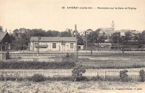 Frankreich Savenay Panorama sur la Gare et l'Eglise Bahnhof Postkarte B751