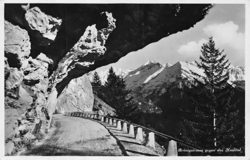 Schweiz Bruenigstrasse gegen das Haslital Autobahn Vintage Postkarte