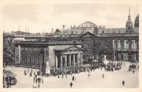 A129 Deutschland Berlin Neue Wache Straßenbahn Autos Oldtimer Postkarte