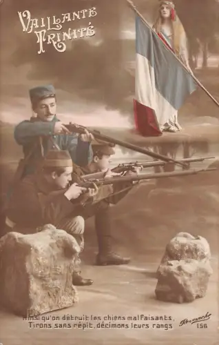 Fotomontage Frankreich 1. Weltkrieg Soldaten Riffle Frau hält Flagge patriotische Postkarte
