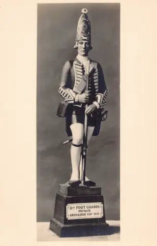 Edinburgh Castle Museum Statue Uniform Typen Fußwächter Grenadier Postkarte