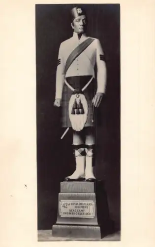 Edinburgh Castle Museum Statue Uniform Typ 42d Royal Highland Sergeant Postkarte