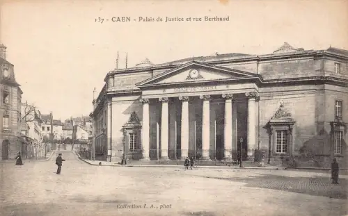 Frankreich Caen Palais de Justice et Rue Berthaus Law Court Vintage Postkarte
