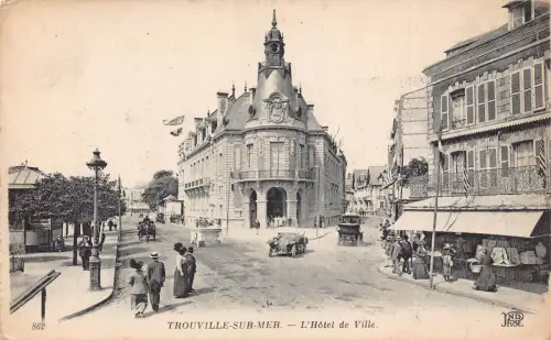 Frankreich Trouville Sur Mer L'Hotel de Ville Autos Vintage Postkarte