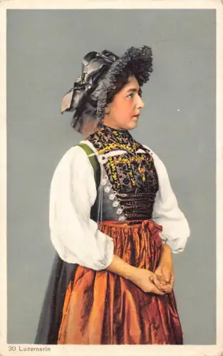 Schweiz Reife Frau im Luzerner Stil Tracht Postkarte