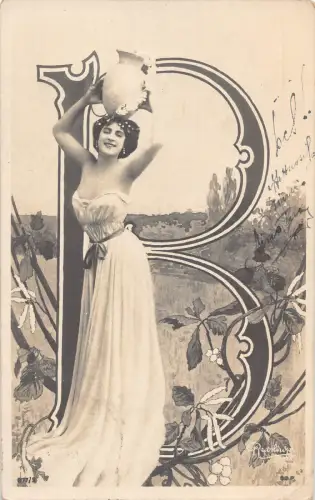 Großer Buchstabe B 1903 schöne Frau Keramik auf Kopf Blumen Blätter Postkarte