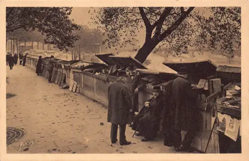 C093 Frankreich Paris alte Buchhändler am Quai Malaquais Vintage Postkarte