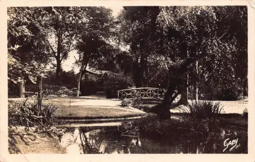 C093 Frankreich Poitiers un Joli Coin du Lac du parc de Blossac Vintage Postkarte