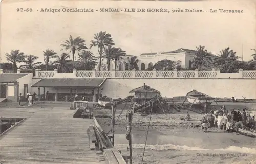 B443 Senegal 1919 Ile de Goree pres Dakar Terrasse Boote Vintage Postkarte