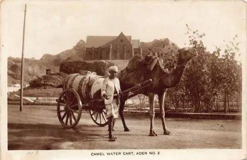 B444 Jemen Aden Kamel Wasserwagen Ureinwohner Mann ethnisch RPPC Vintage Postkarte