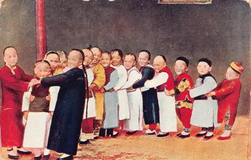 B452 Orangen und Zitronen Zopf hergestellt von asiatischen Kindern spielen ethnische Postkarte